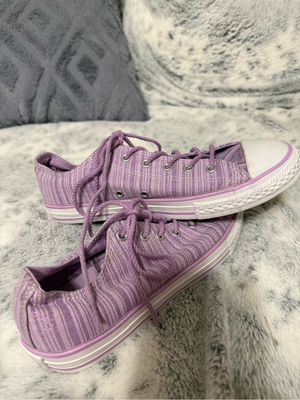 Lilac Low-Top Sparkling Canvas Sneakers for Women